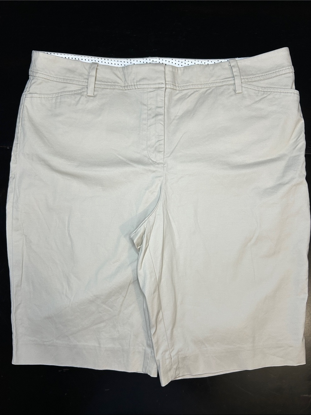 Talbots Light Cream Bermuda perfect Shorts amazing stretchy comfy cotton
